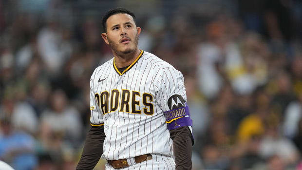 Manny Machado Destroys Padres' Water Cooler in Dugout Meltdown